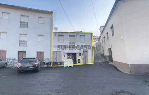 Moradia T3 em Côja e Barril de Alva, Arganil