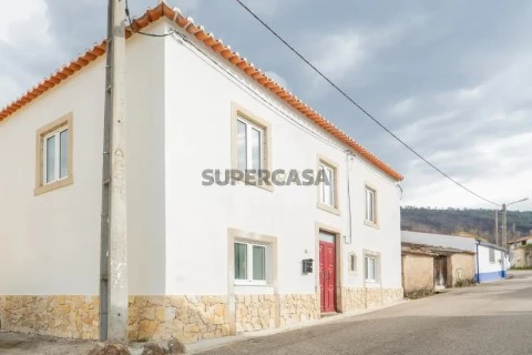 Moradia T5 em Serpins, Lousã
