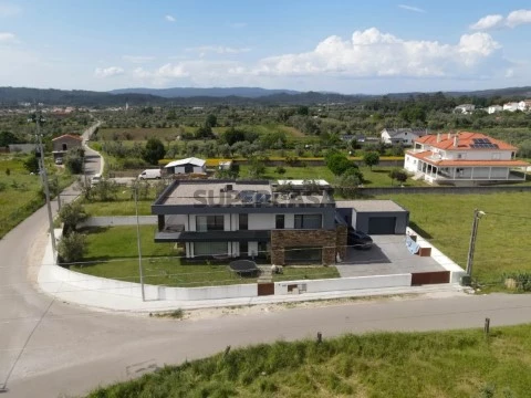 Moradia T5 em Gândaras, Lousã