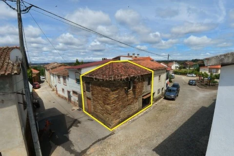 Moradia T2 em Pinheiro de Coja e Meda de Mouros, Tábua