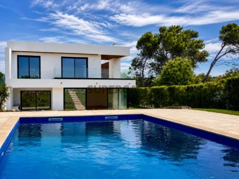 Moradia V4 com piscina em Cascais