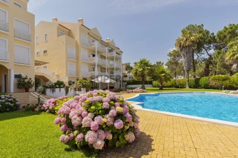 Piscina e Jardim