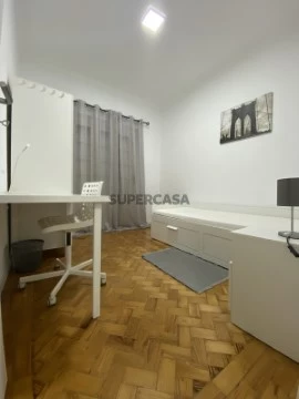 Arrenda-se Quarto em Moscavide c/ Varanda