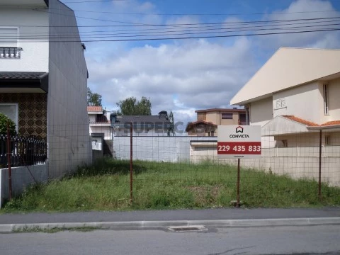 Terreno Urbano em Cidade da Maia, Maia
