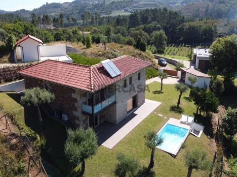 Fachada e Piscina