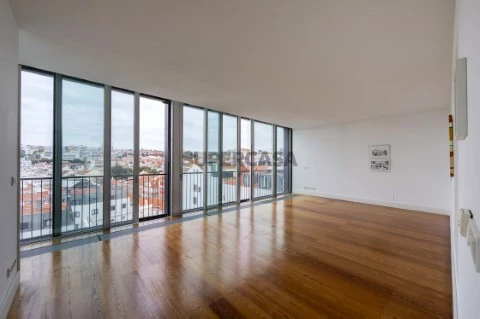 T4 Apartamento para venda em Calçada do Combro, Lisboa