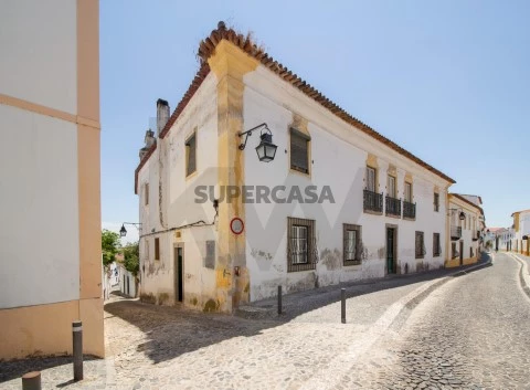 Moradia T14 em Évora (São Mamede, Sé, São Pedro e Santo Antão), Évora