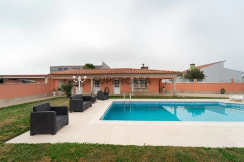 Moradia T5 Duplex na Rua da Estrada Principal, Gião, Vila do Conde