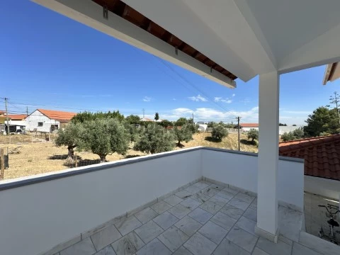 Moradia T4 Triplex na Rua da Casa Nova, Madalena e Beselga, Tomar