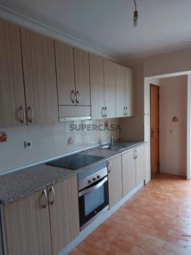 Apartamento T3 na Rua da Calçada, Vila e Roussas, Melgaço