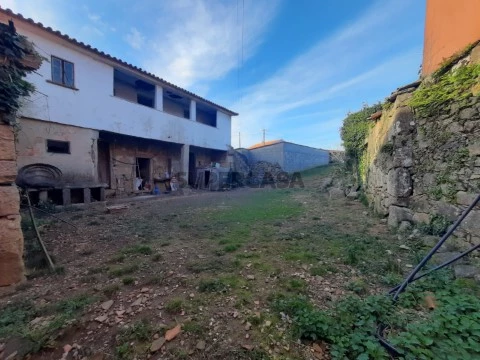 Casa Antiga T2 em Ganfei, Valença