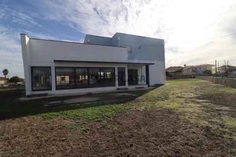 MORADIA INDEPENDENTE COM ESPAÇO COMERCIAL - TOCHA