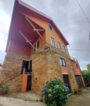 Moradia Geminada T5 Duplex em Largo do Pelicano, Vila e Roussas, Melgaço