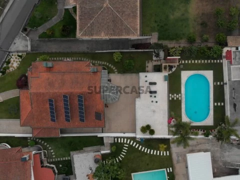 Maison individuelle à vendre avec piscine et jardin, à Gondomar