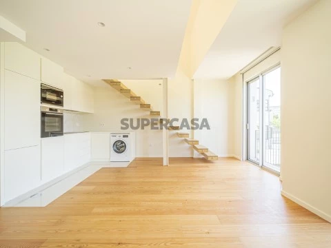 Apartamento T1 duplex Junto ao Jardim de Arca d'água