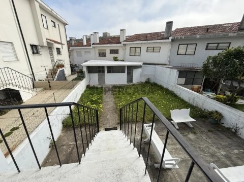 待售房屋，3+3卧室花园和车库位于圣老地铁V. Nova de Gaia