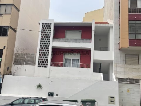 Gebouw Op Rua Liberdade, Almada, Cova da Piedade, Pragal e Cacilhas, Almada