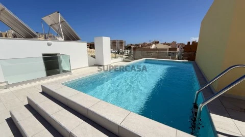 Duplex T4 na Rua Ilha do Pico, São Gonçalo de Lagos, Lagos