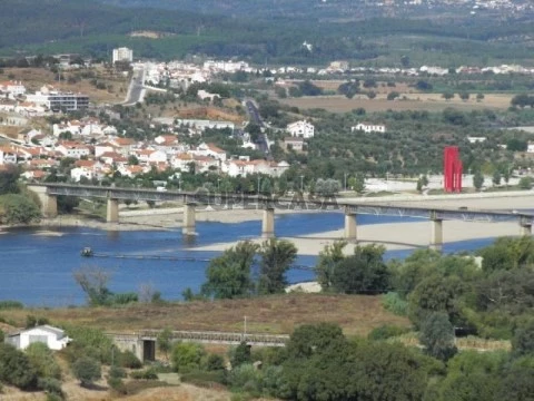 Prédio na Rua dos Condes de Abrantes, Abrantes (São Vicente e São João) e Alferrarede, Abrantes
