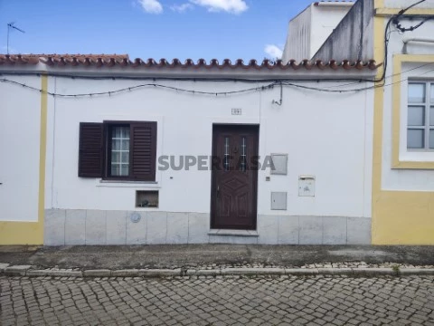 Moradia T3 Duplex em Santo Aleixo da Restauração, Moura