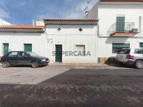 Moradia T2 Duplex em Santo Agostinho e São João Baptista e Santo Amador, Moura