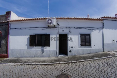 Moradia T3 em Santo Aleixo da Restauração, Moura