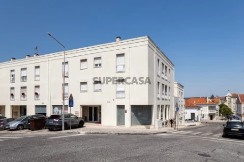 T4+1 Duplex Penthouse with 3 Suites and 3 Parking Spaces | Alcanena