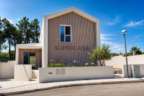 Moradia T4 Duplex em Santa Maria, São Pedro e Sobral da Lagoa, Óbidos
