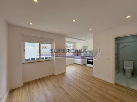Apartamento T2 na Rua Mateus Vicente Oliveira, Queluz, Sintra