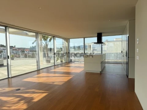 Apartamento T4 em Barcelinhos, Barcelos