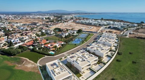 M713 MORADIAS DE LUXO EM PLANTA PONTA DA PIEDADE