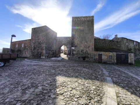 Castelo Mendo house to the left property for sale