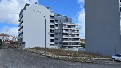 Terreno com Projeto Aprovado, Amadora