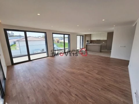 Apartamento T4 na Batalha, Batalha