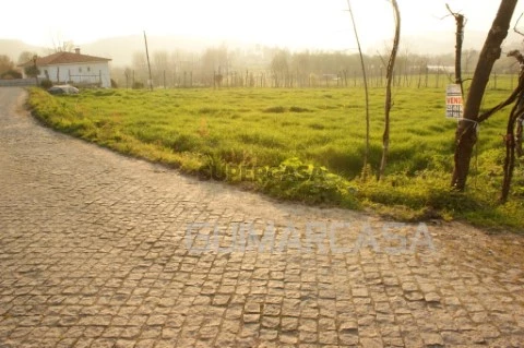 Terreno em Atães e Rendufe, Guimarães