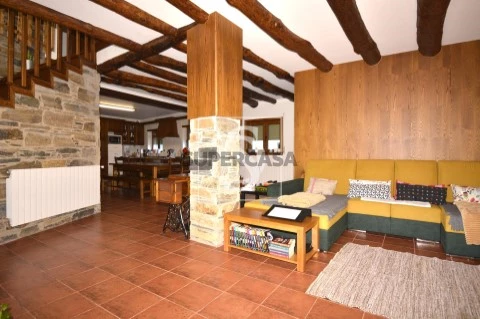 Casa Rústica T4 em Aveleda e Rio de Onor, Bragança