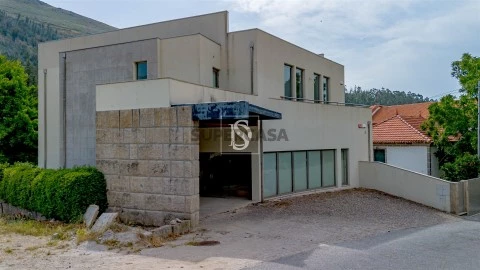 Moradia T5 em Teixeira e Teixeiró, Baião