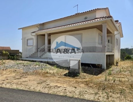 Moradia T3 em Atouguia, Ourém