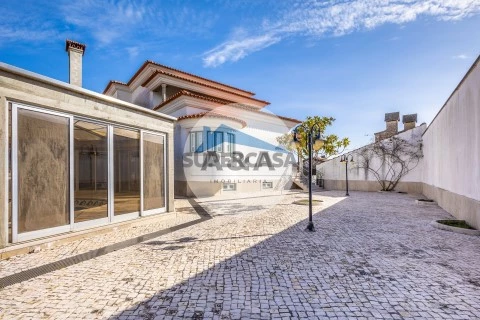 Moradia T5 em Maceira, Leiria