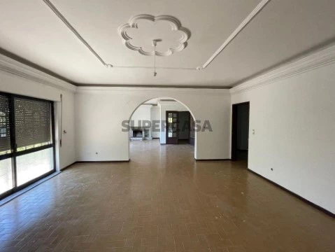 Prédio na Rua Azurara da Beira, Mangualde, Mesquitela e Cunha Alta, Mangualde