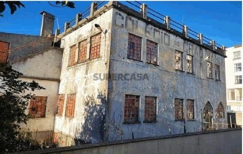 Prédio na Rua Dr. Eurico Amaral, Nelas, Nelas