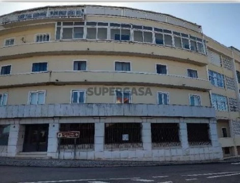 Loja na Avenida António Augusto da Silva Martins, São Miguel do Rio Torto e Rossio Ao Sul do Tejo, Abrantes