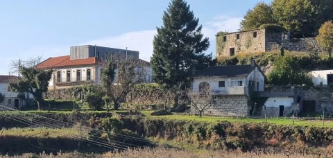 Quintas e casas rústicas T3 em Vouzela e Paços de Vilharigues, Vouzela