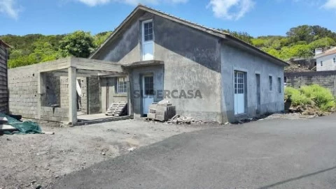Moradia T4 na Rua do Outeiro, Calheta de Nesquim, Calheta de Nesquim, Lajes do Pico