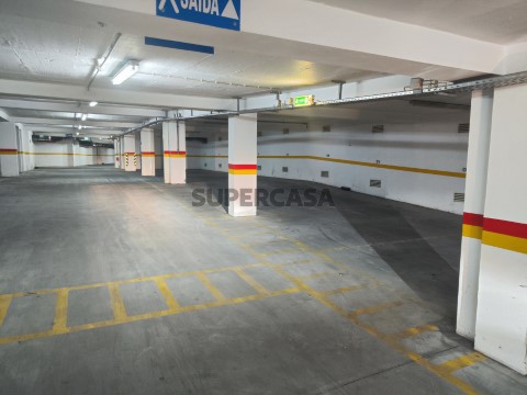 Garagens em São  Domingos , Rua do Teatro, Évora (São Mamede, Sé, São Pedro e Santo Antão), Évora