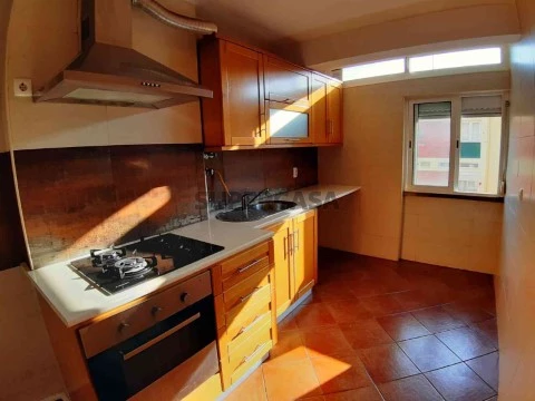 Apartamento T3 na Rua José Régio, Odivelas, Odivelas