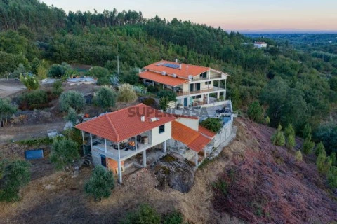 Maisons de campagne 4 Chambres au Avenida Francisco Sá Carneiro, Covas e Vila Nova de Oliveirinha, Tábua