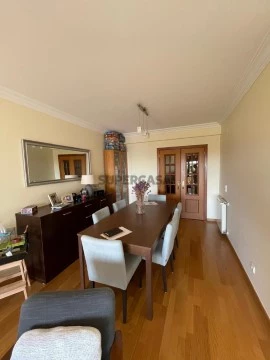 Apartamento T3 na Rua Dom Sancho I, São Domingos de Rana, Cascais