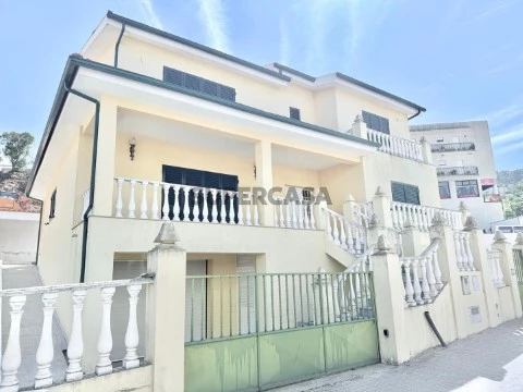 Moradia T4 em Resende, Resende