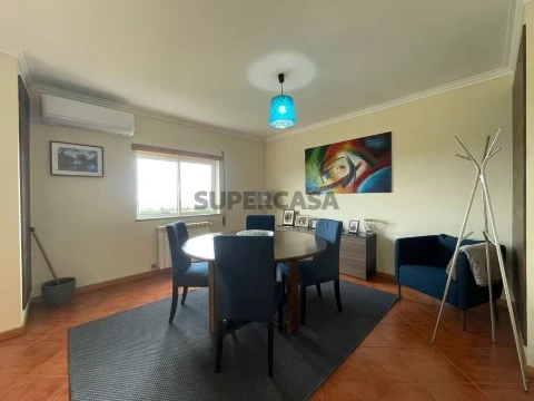 Apartamento T3 na Rua Padre Mário Marcelino, Mangualde, Mesquitela e Cunha Alta, Mangualde